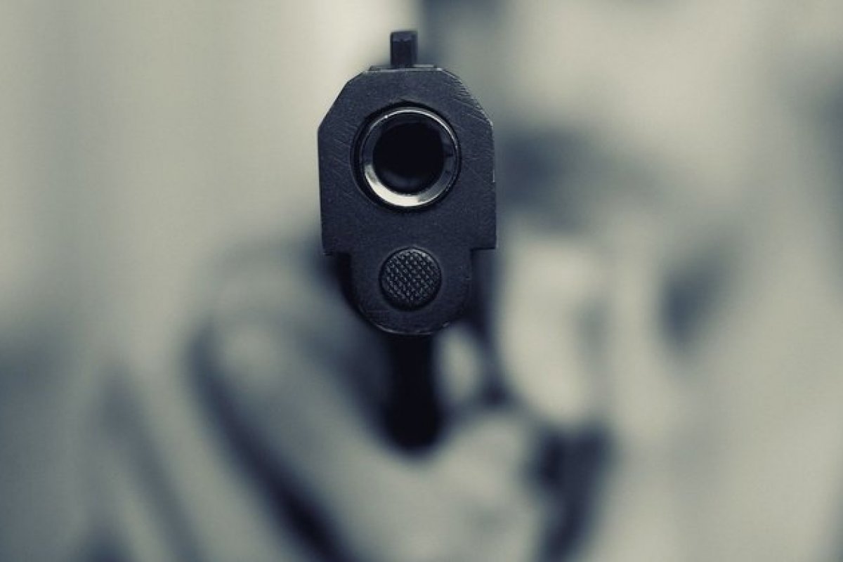 Arma de fogo é usada em 51% dos homicídios de mulheres em 20 anos, diz levantamento