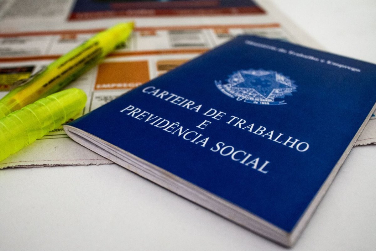 Projeto que reduz valor de hora extra pode interferir em contratos vigentes