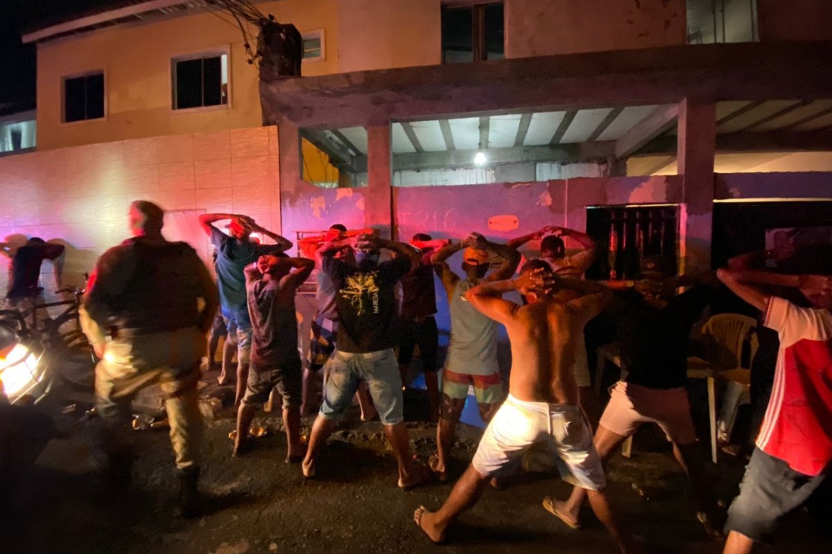 Duas festas 'paredão' são encerradas em Lauro de Freitas após denúncias