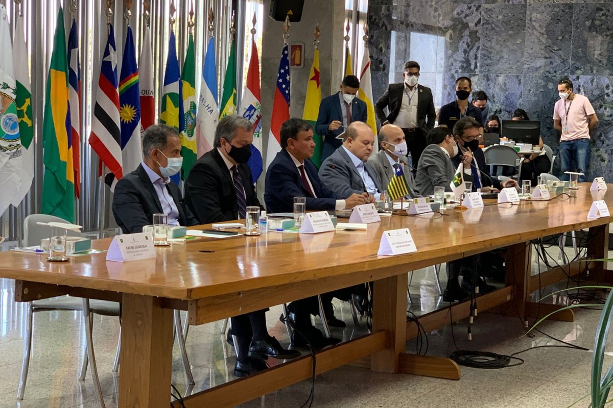 Governadores convidam chefes dos Três Poderes para audiência em defesa da democracia