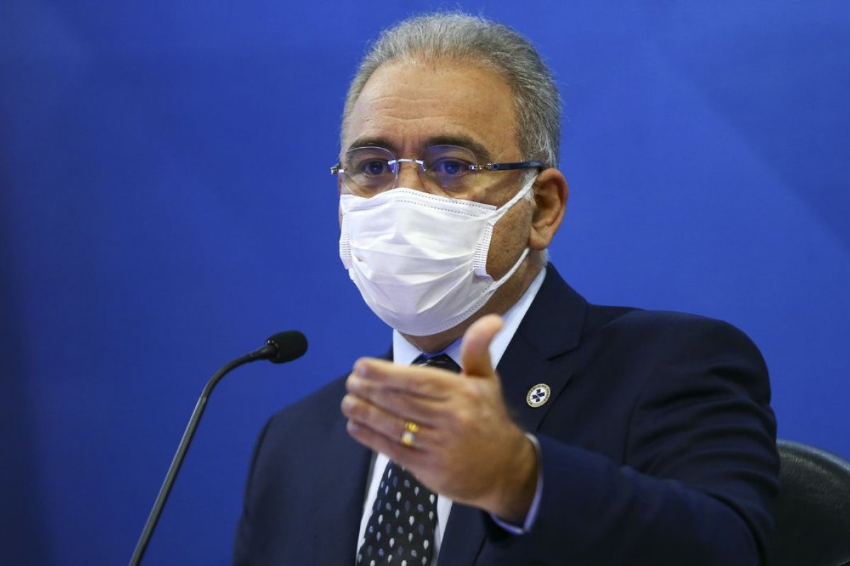 Marcelo Queiroga diz que 'terceira dose só depois que avançarmos na segunda'