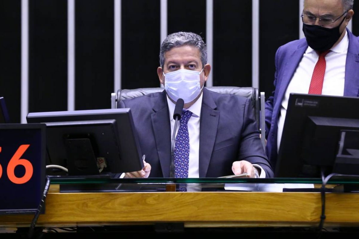 Arthur Lira diz que projeto do IR não é impossível, mas reconhece dificuldade de votar o texto