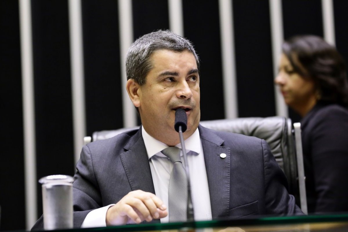 Vídeo: Deputado diz que Doria deve receber "uma surra no meio da rua"