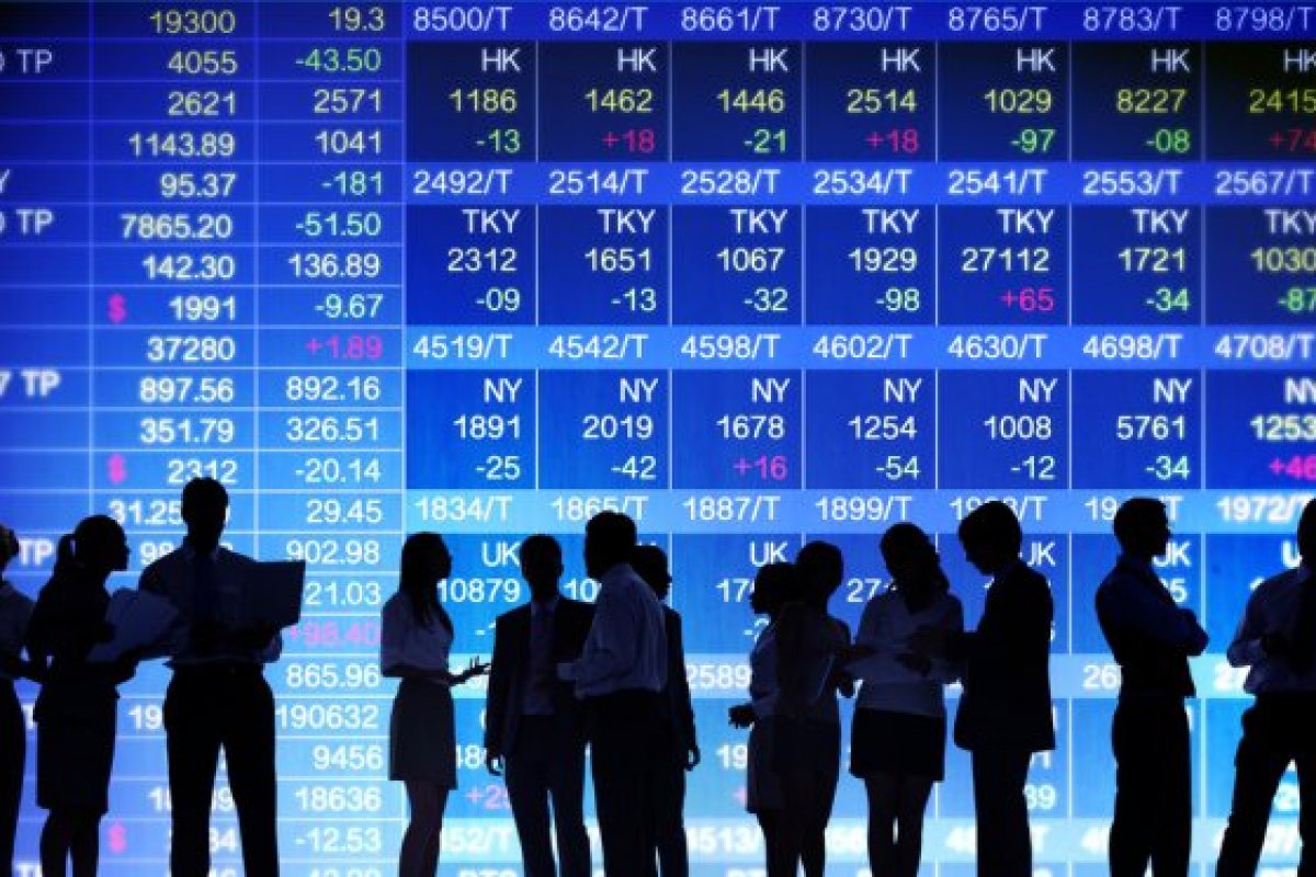 Após alta da bolsa de valores, dólar cai para R$5,26