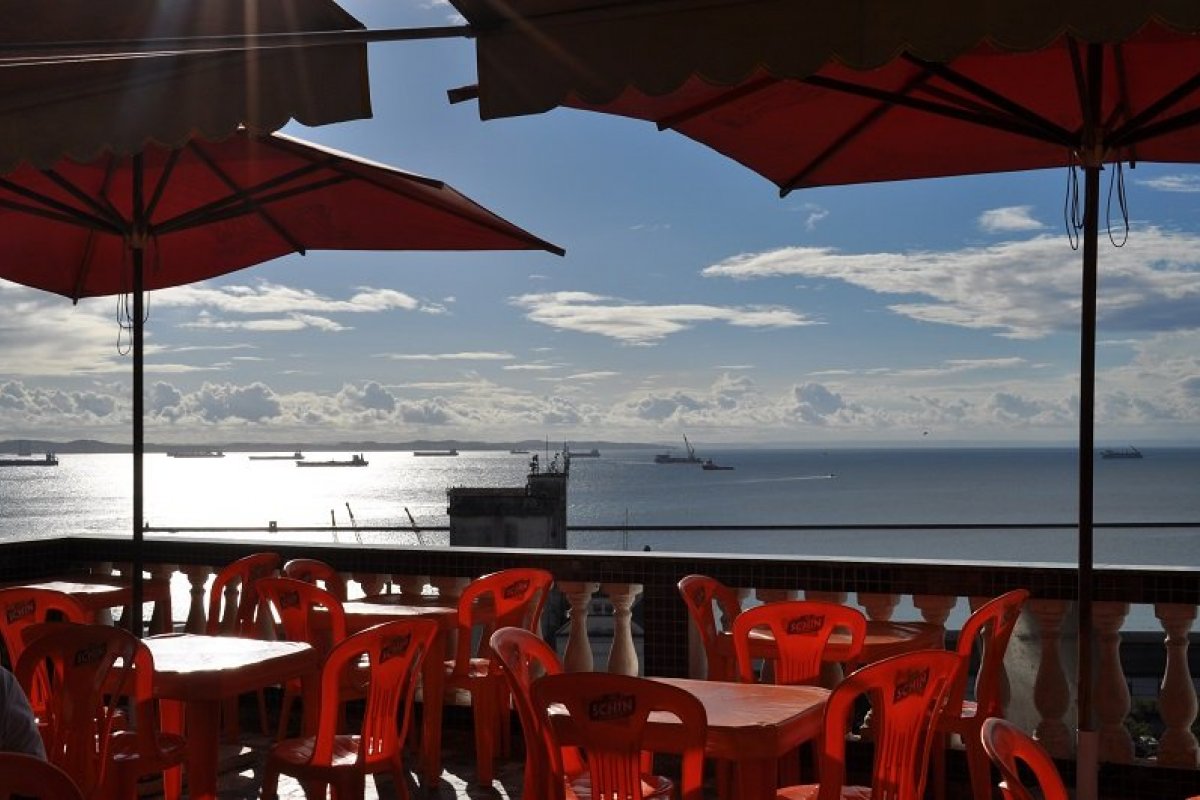 Deputado quer Carteira de Vacinação Digital para acesso a bares e restaurantes na Bahia