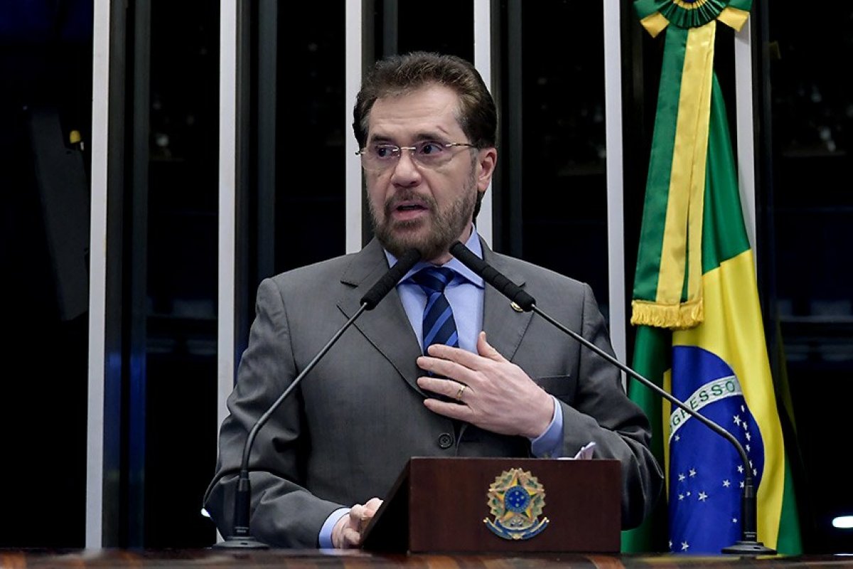 Senador afirma que existem mais de 30 pedidos de impeachment contra Moraes