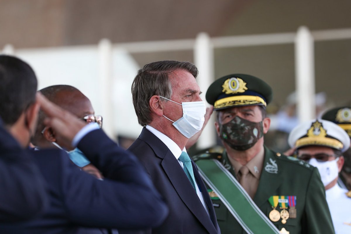 Filha de Bolsonaro tem direito a estudar no Colégio Militar