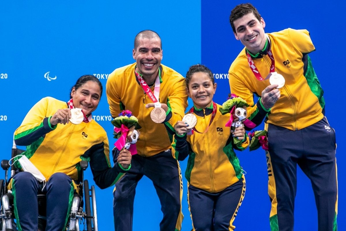 Brasil: revezamento misto 4x50m na natação é bronze em Tóquio 2020