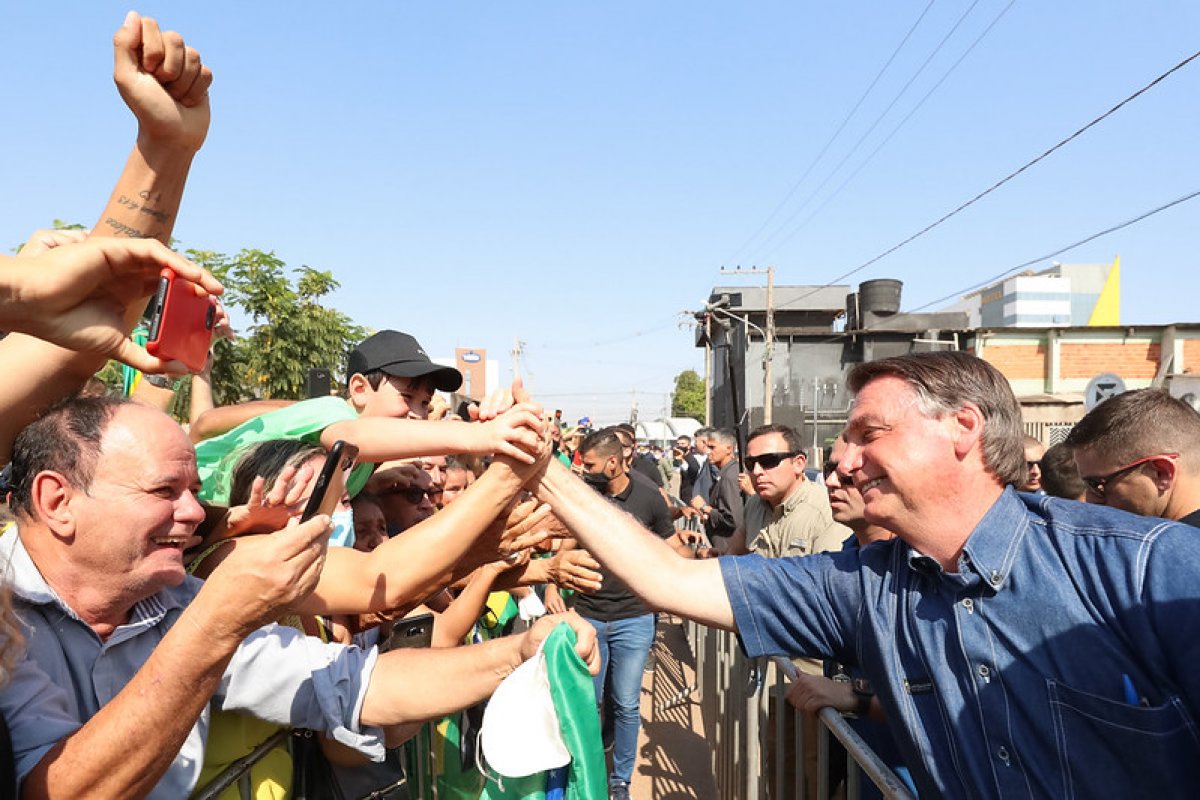 Bolsonaro ironiza ida de Lula ao Nordeste: "não tinham mais que 20 pessoas"