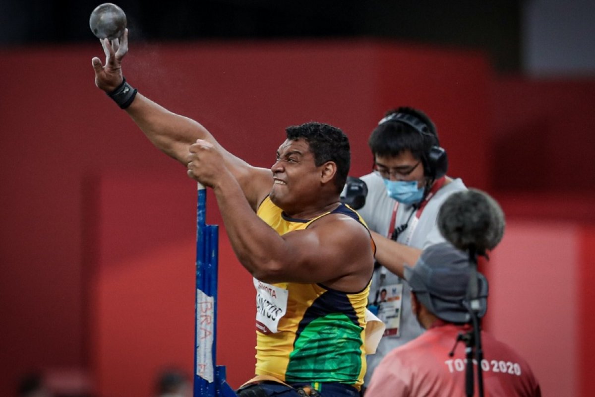 Wallace Santos conquista ouro no arremesso de peso na Paralimpíada