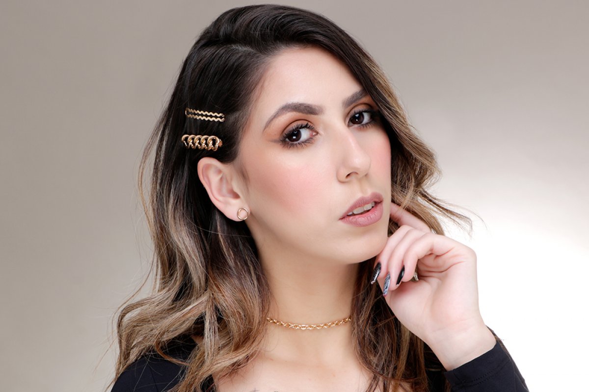 Um acessório simples pode mudar completamente um penteado; entenda!