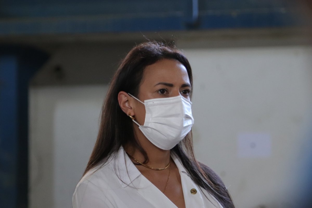 Deputada aciona MP-BA após Hospital do Subúrbio cobrar carteira de vacinação contra Covid-19 a visitante