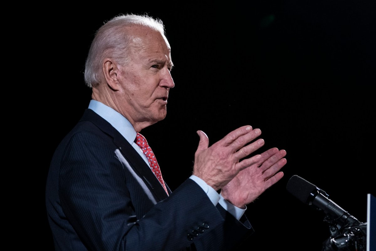 Biden acusa China de esconder 'informação crucial' sobre origem da Covid-19