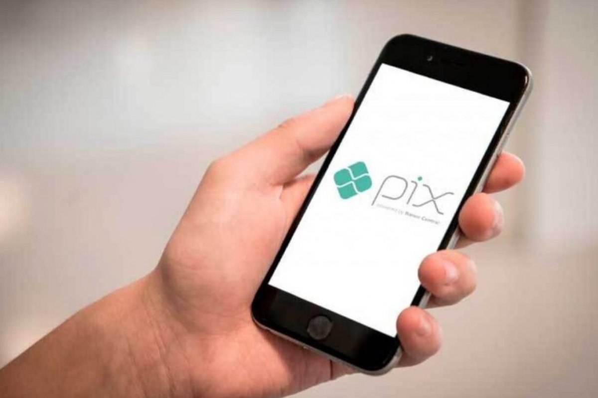 Pix é o segundo meio de pagamento mais usado nas contas à vista, diz CNLD