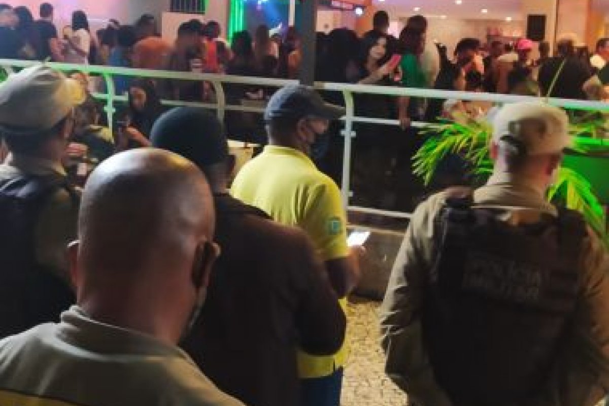 Prefeitura de Feira de Santana encerra festas e apreende som em aglomerações