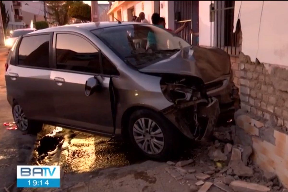 Após passar mal, idosa atinge fachada de uma casa e morre