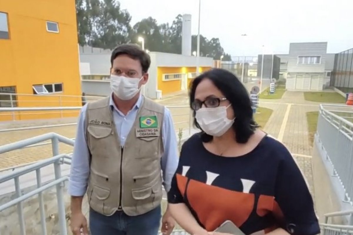 Vídeo: Damares e João Roma acusam governo da Bahia de impedir inauguração de obra