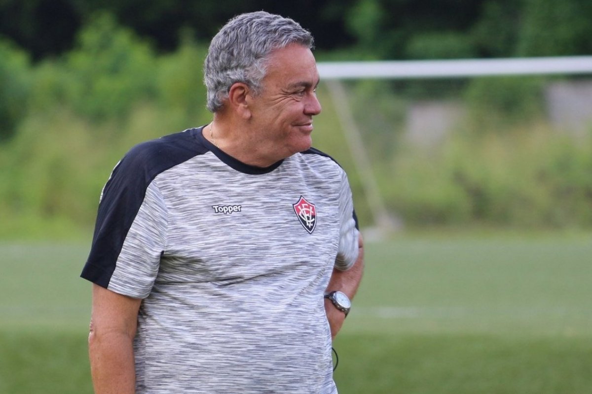 Vitória: STJD julga recurso de Paulo Carneiro nesta semana