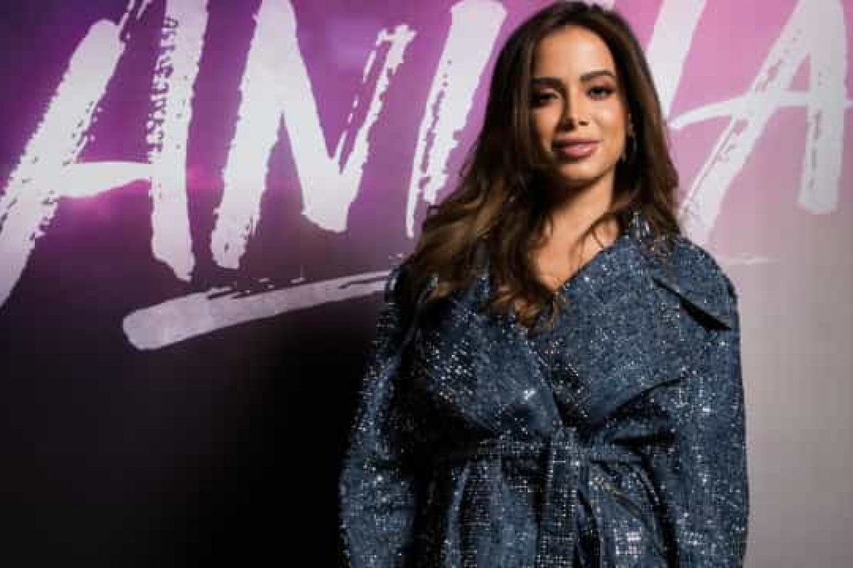 Anitta revela que não gosta de 'boy chiclete' e que fila andou