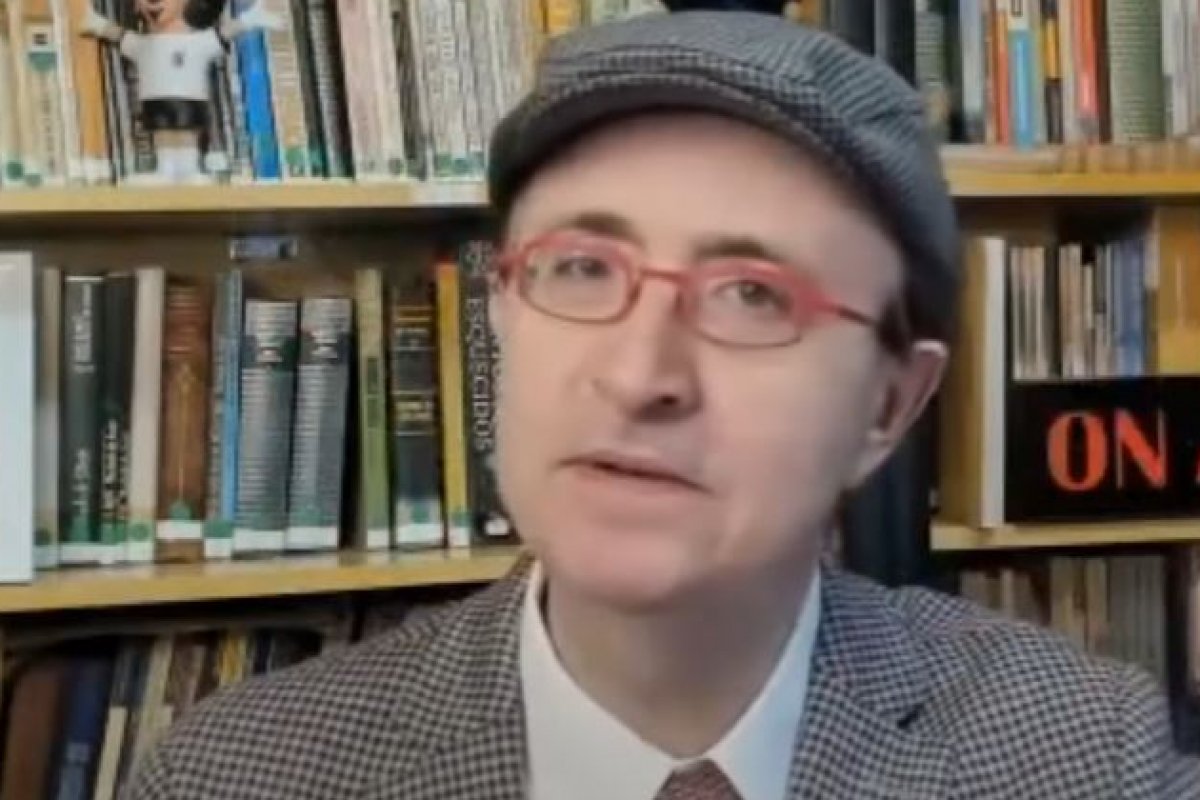 Reinaldo Azevedo não entende ironia e discute com página de humor sobre Bolsonaro