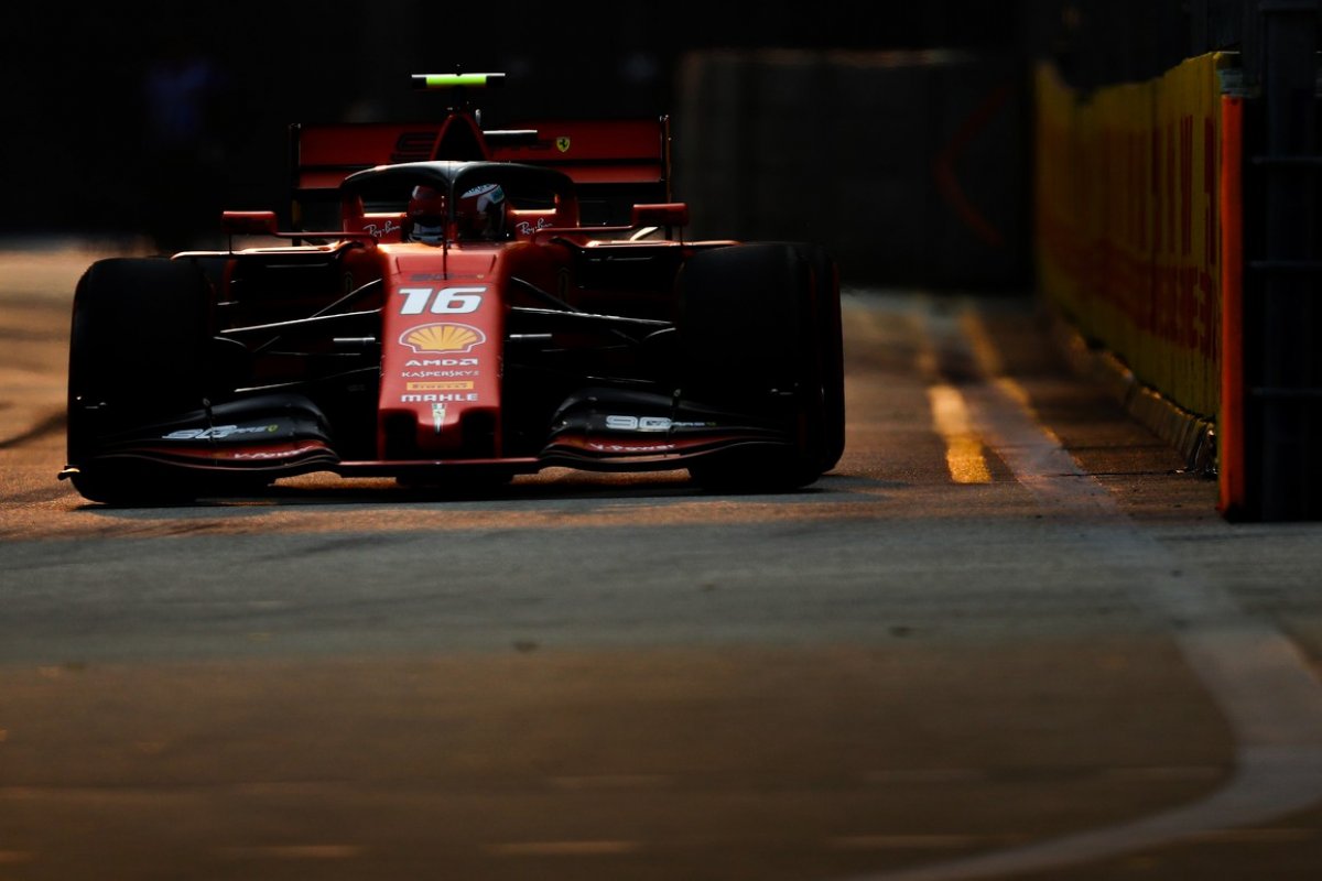 Leclerc conquista primeira posição em Singapura e desbanca Hamilton e Vettel