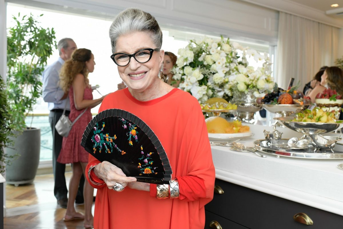 80 anos da papisa da moda Costanza Pascolato é celebrado em São Paulo