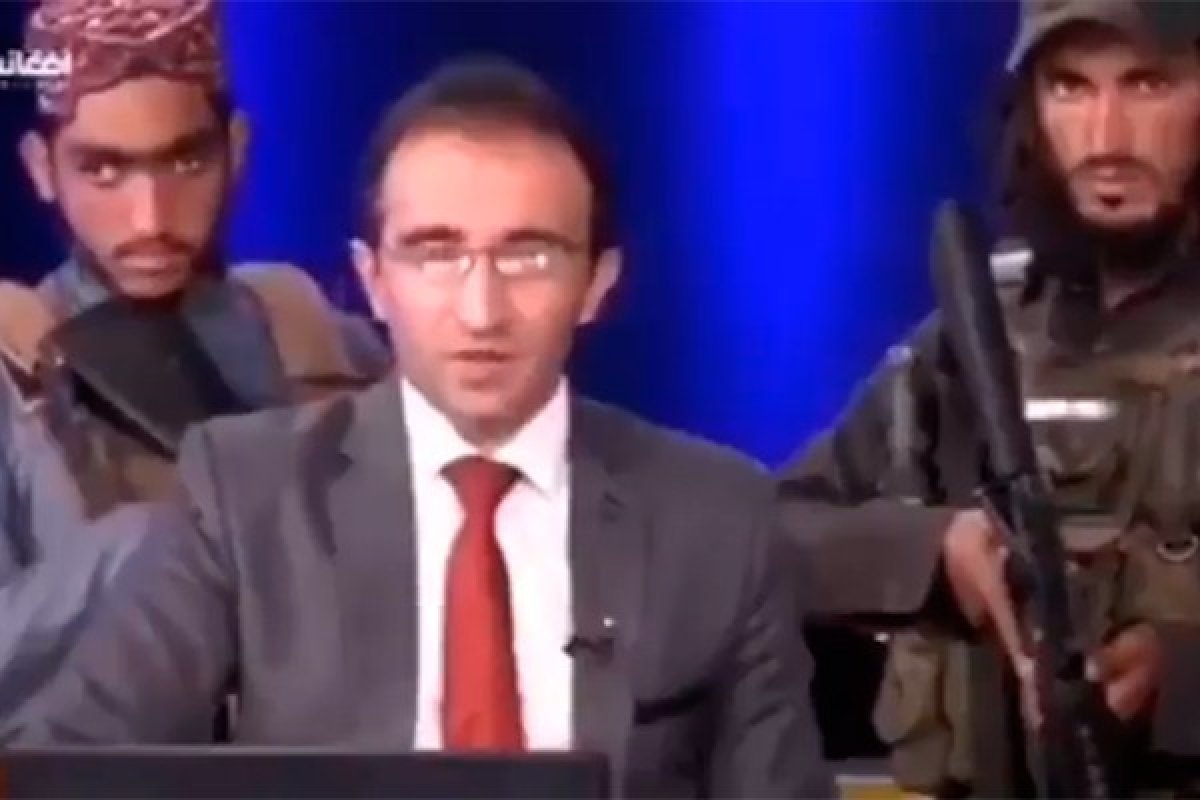 Vídeo: jornalista afegão cercado por homens armados é obrigado a elogiar Talibã
