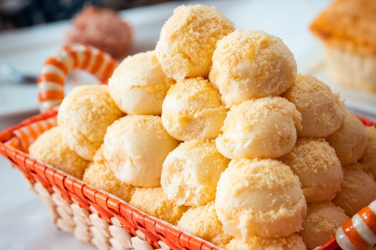 Genuinamente baiano: Bolo da Luz ensina a fazer o tradicional pãozinho delícia