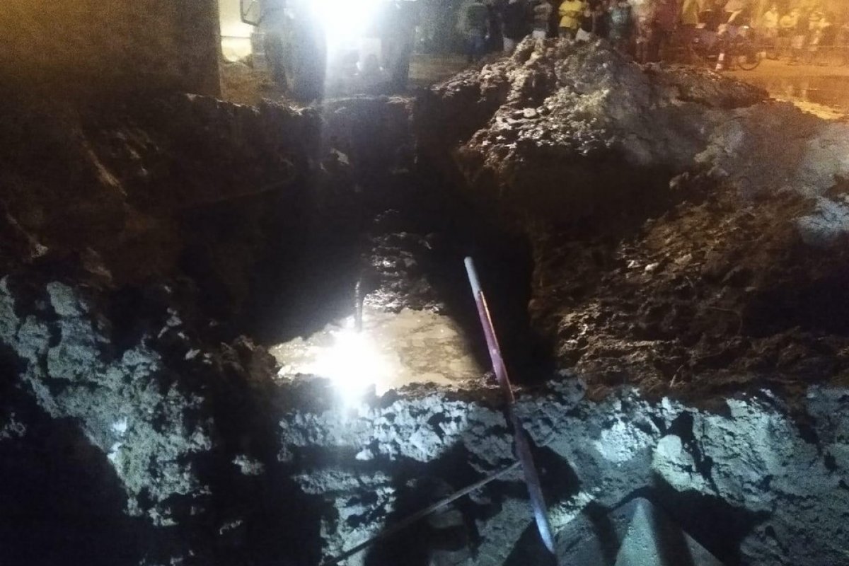 Trabalhador morre soterrado em obra de esgotamento sanitário, em Lauro de Freitas