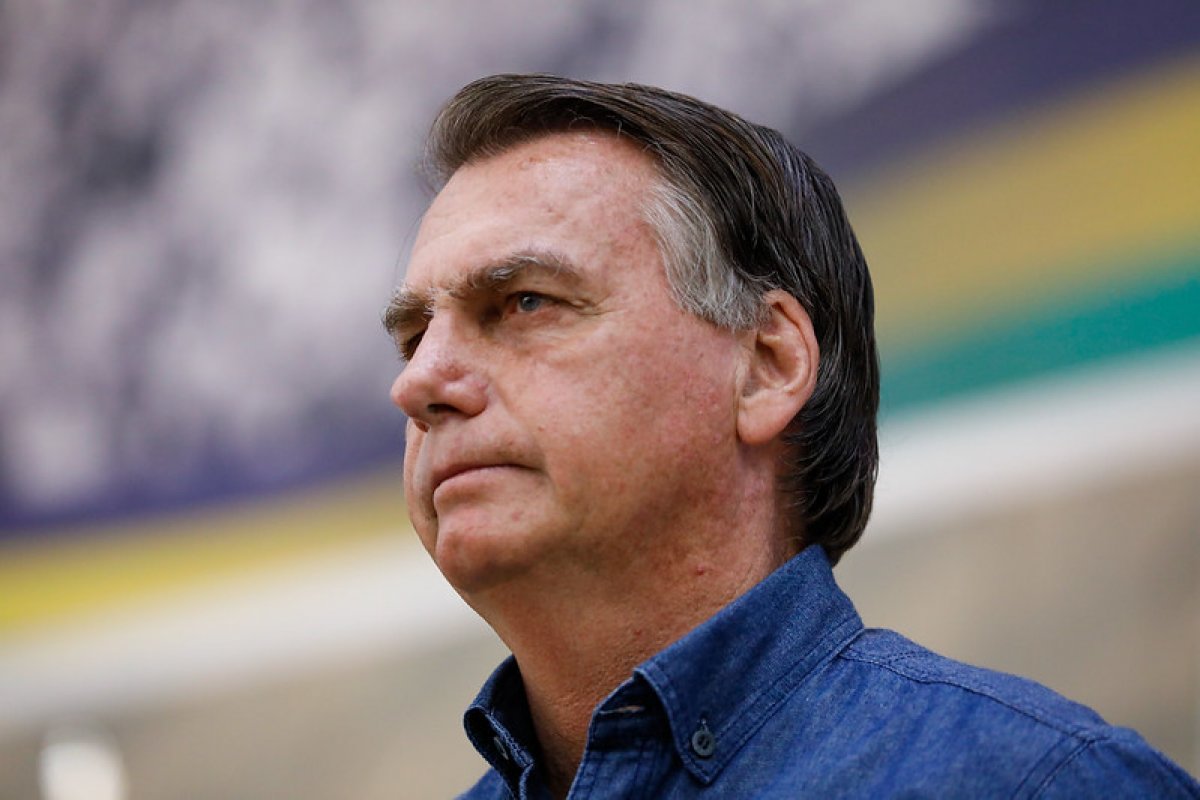 Bolsonaro diz que Alexandre de Moraes prepara 'medida restritiva' contra ele