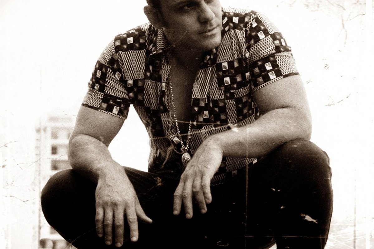 Caio Uehbe lança sua nova música 'Coração Maior do Mundo'