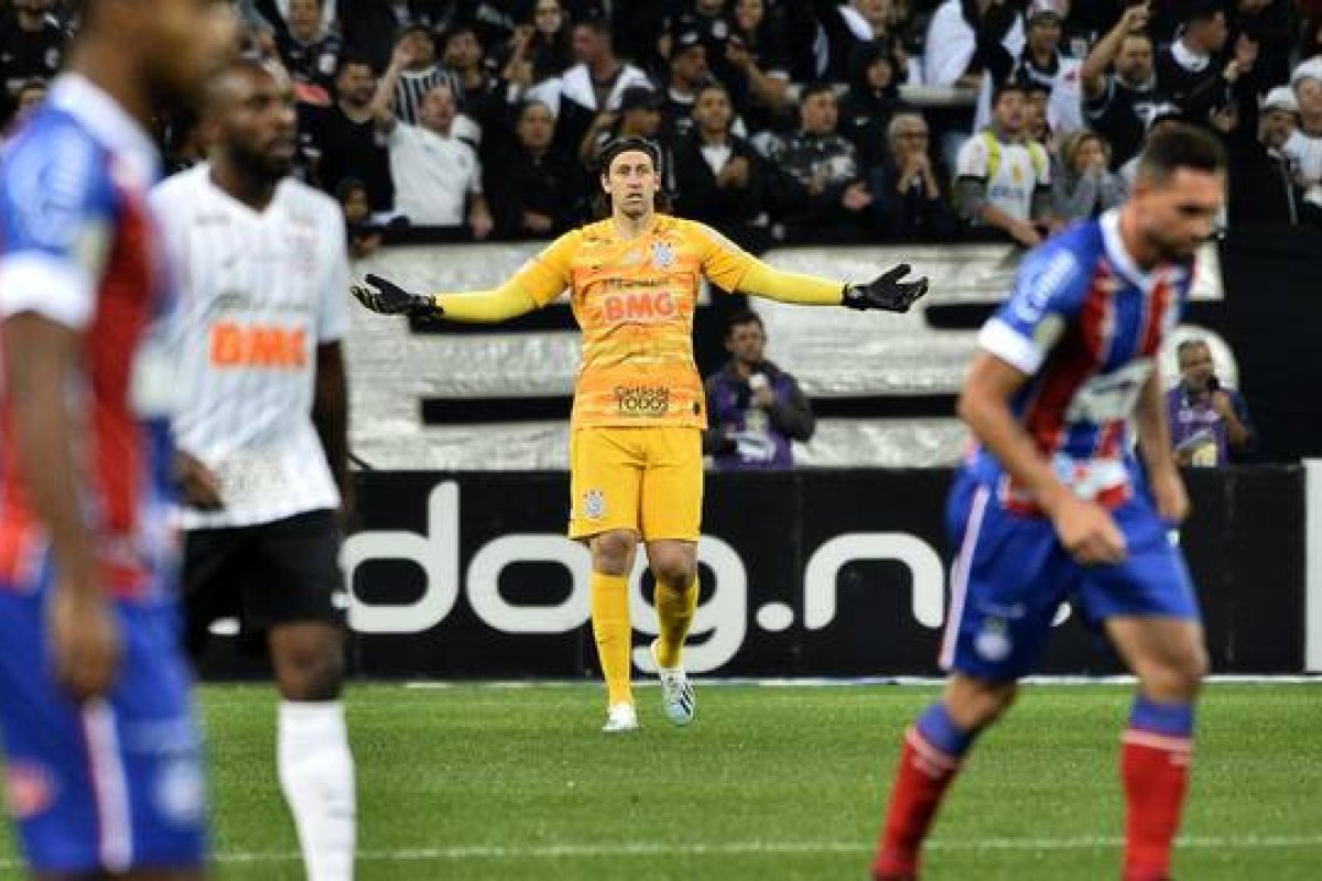 Bahia perde para o Corinthians e continua fora do G6