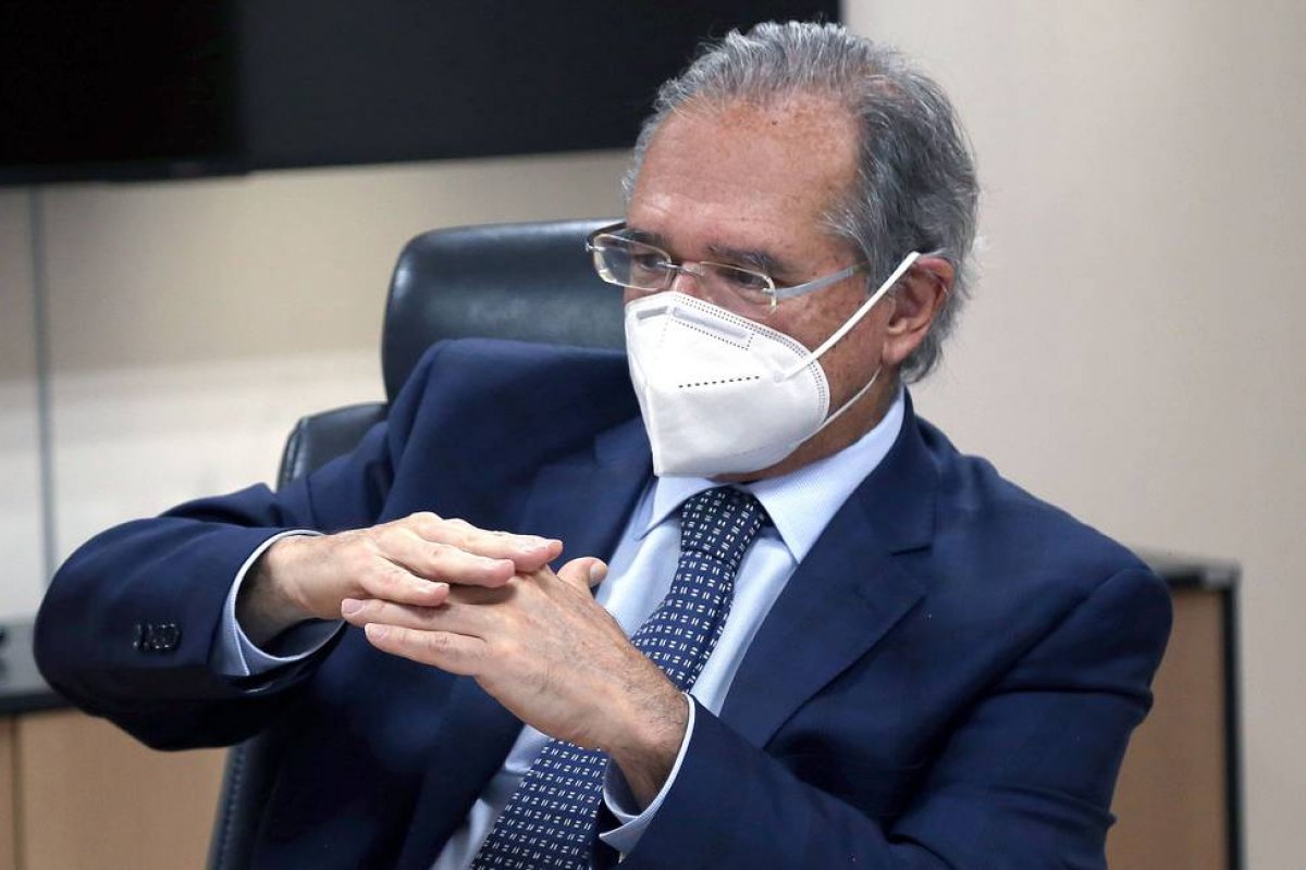 Guedes é convidado para ir à Câmara explicar sobre saída da Caixa e BB da Febraban