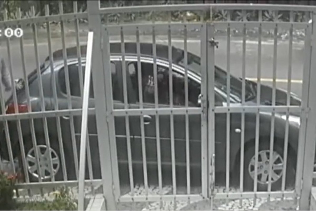 Casal tem carro roubado no bairro do Costa Azul, em Salvador