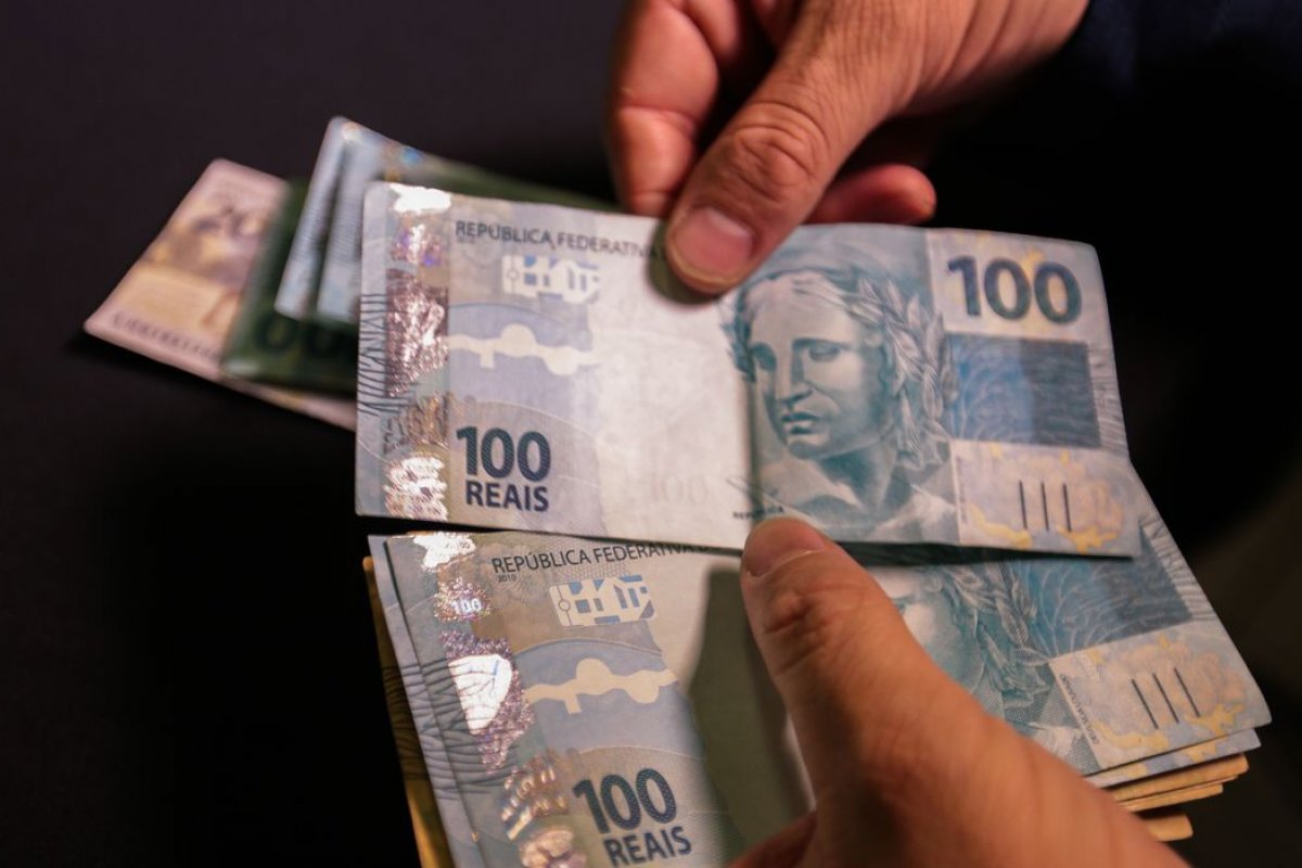 Orçamento de 2022 reduz previsão de déficit primário para R$ 49,6 bi