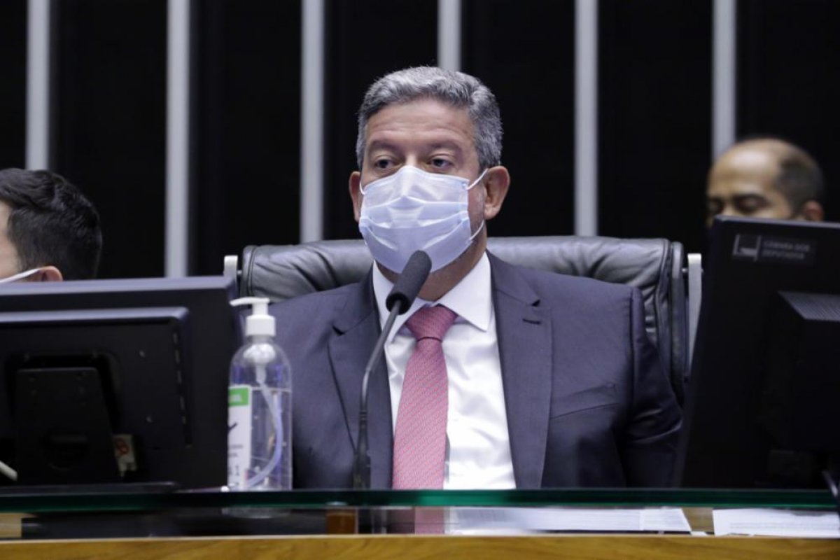 Texto da reforma administrativa será lido nesta quarta, garante Arthur Lira