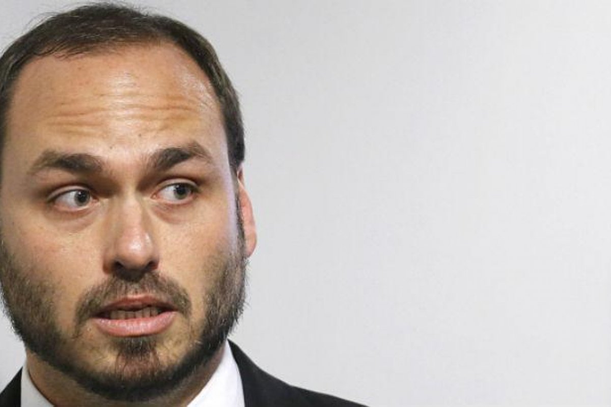 Justiça determina quebra de sigilos fiscal e bancário de Carlos Bolsonaro