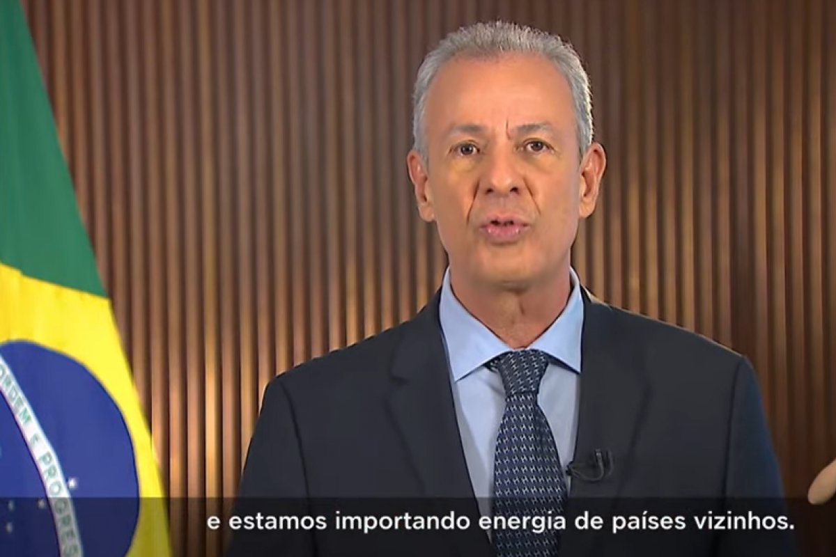 Vídeo: Ministro afirma que crise hídrica "se agravou" e pede colaboração aos consumidores