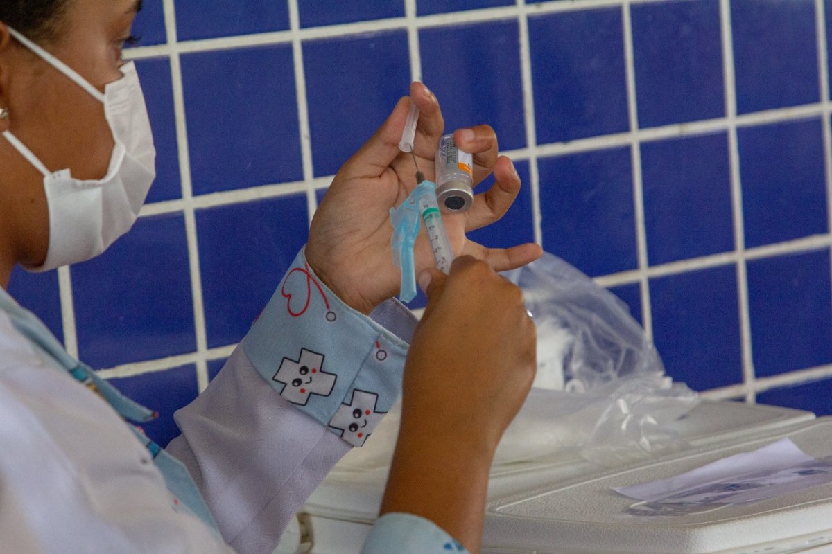 Lauro de Freitas retoma a aplicação da 2ª dose da vacina contra Covid-19 nesta quarta-feira (1º)