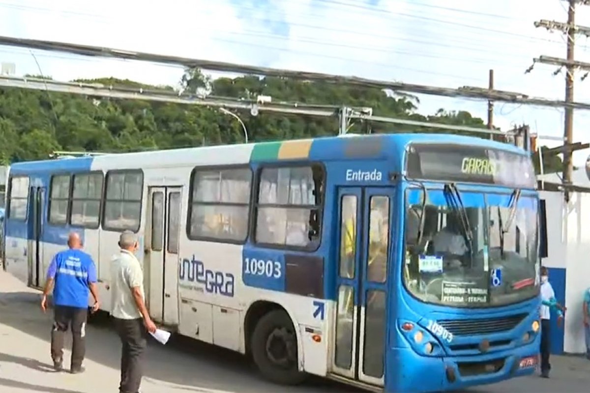 Após paralisação de rodoviários, ônibus começam a circular em Salvador