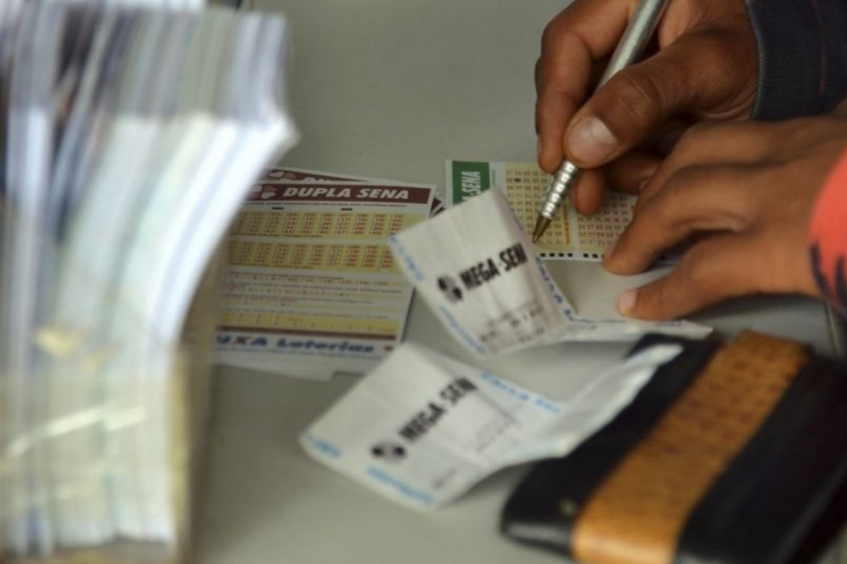 Ninguém acerta e prêmio da Mega-Sena acumula em R$ 44 milhões
