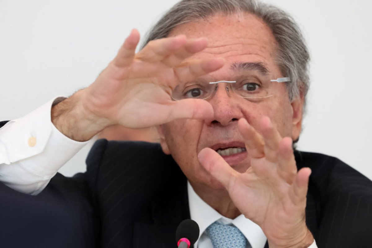 Ministério da Economia justifica que recuo no PIB foi influenciado por pico de mortes por Covid