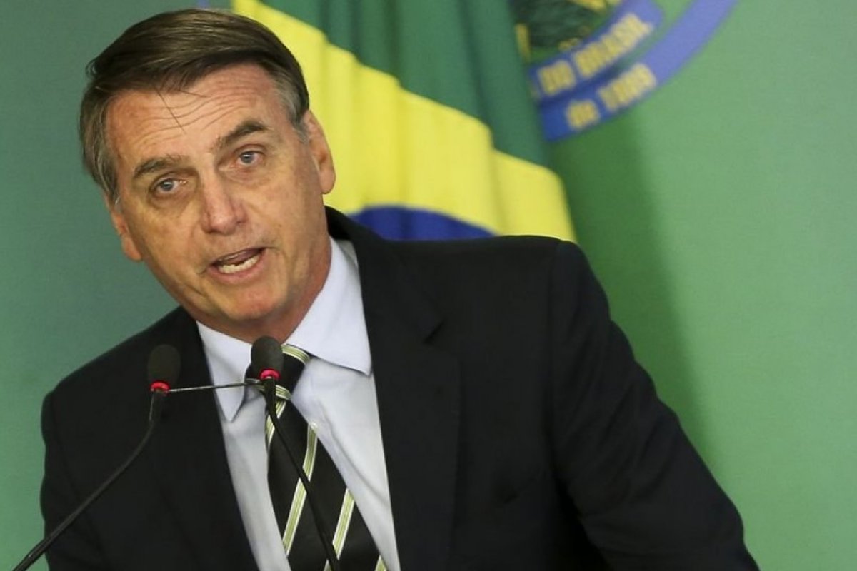 Bolsonaro prorroga por mais 30 dias ação de militares contra focos de incêndio na Amazônia