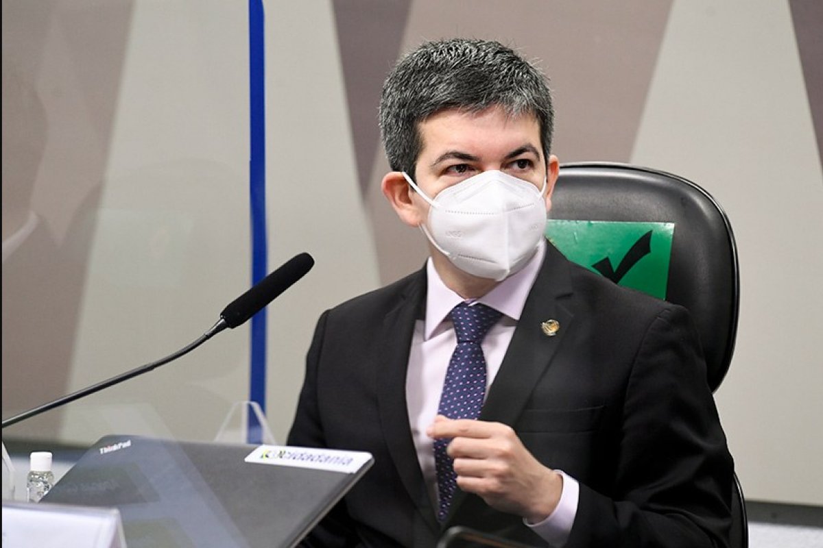 Médico quer cancelar atestado de lobista da Precisa após notar "simulação", afirma Randolfe