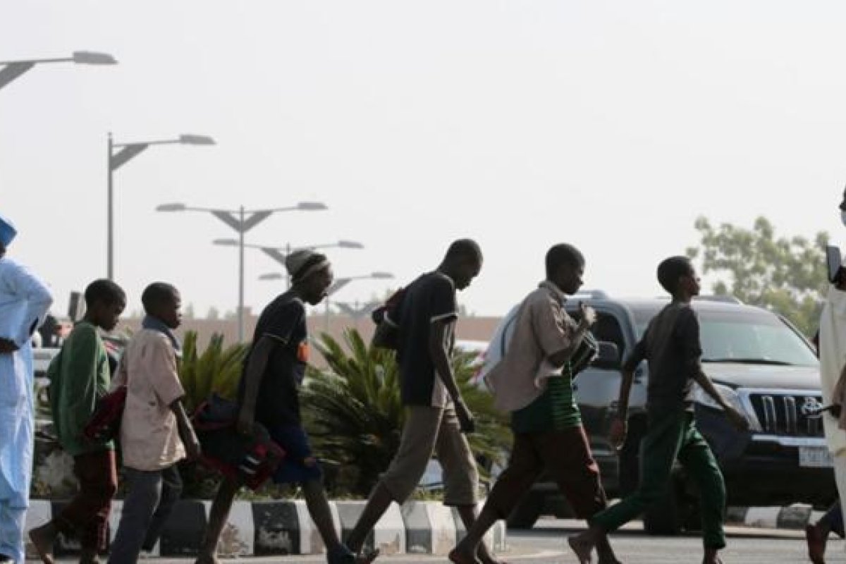 Homens armados sequestram mais de 70 estudantes na Nigéria