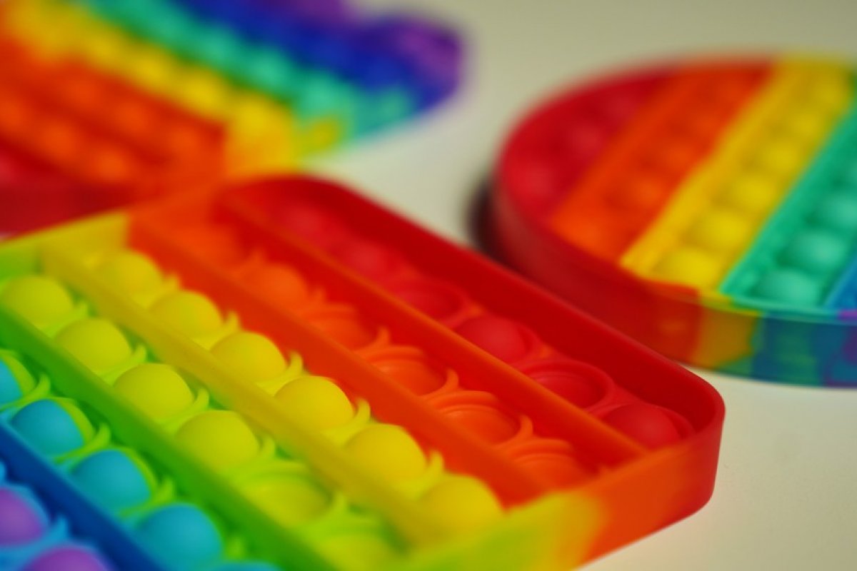 Brinquedo 'Pop it’ é a nova febre entre as crianças