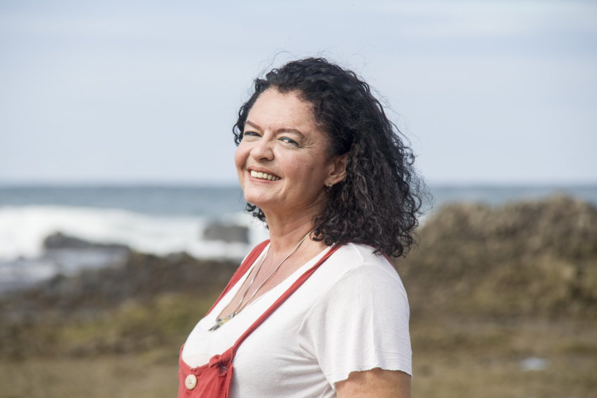 Compositora baiana Rita Sanches estreia como cantora com single autoral “Menino de Ondina”