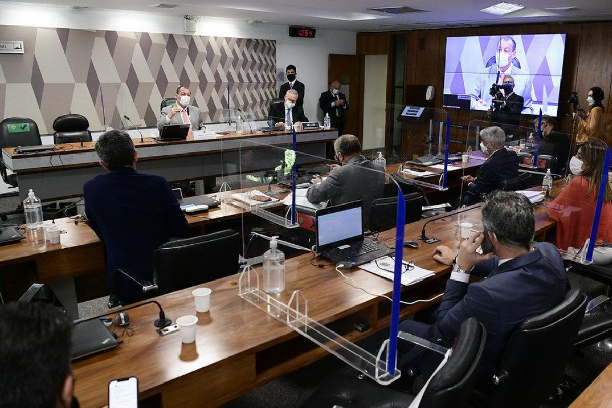 CPI reage à ausência de advogado e aprova requerimento para condução coercitiva