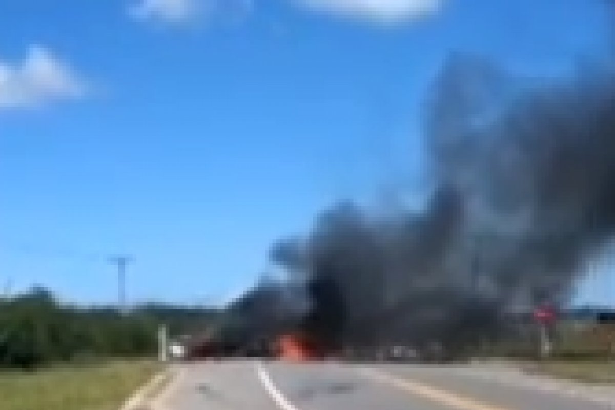 Acidente deixa mortos e feridos em rodovia baiana