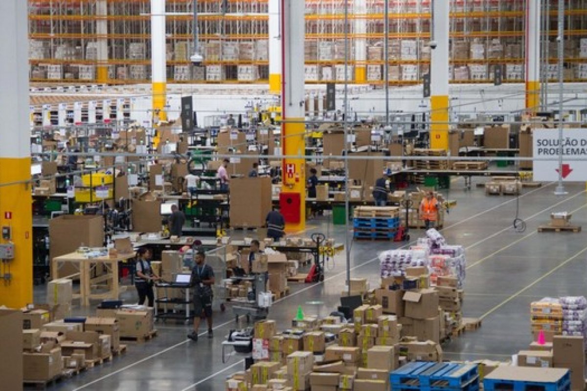 Amazon diz que já criou quase 10 mil empregos em operações no Brasil